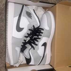 Jordan 1 mid smoke gray brand new